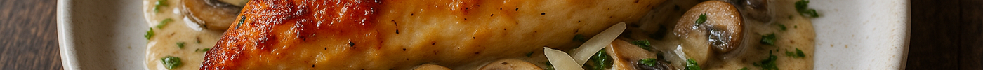 Poulet doré et croustillant, sauce aux champignons et parmesan