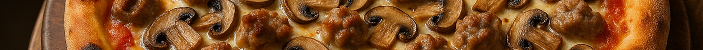 Pizza aux saucisses et champignons