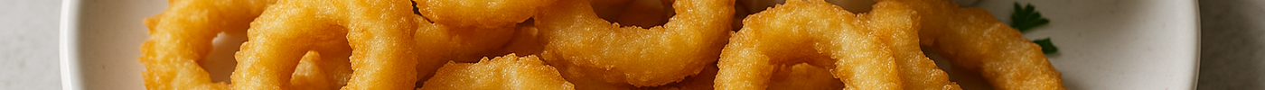 Calamars frits croustillants avec sauce aïoli