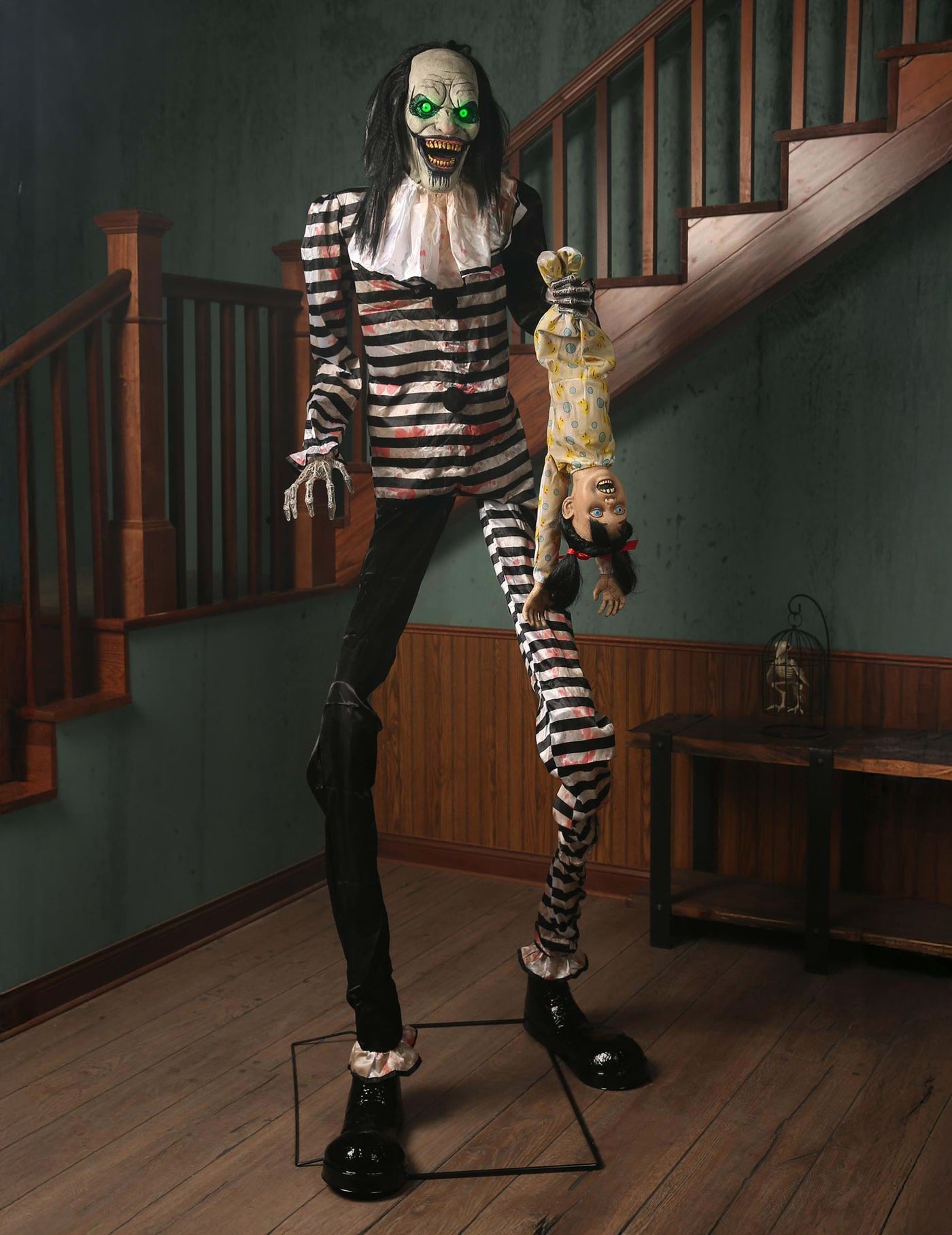 Décoration animée Clown Terrifiant avec Enfant Suspendu avec Mouvements et Lumières 2,15m