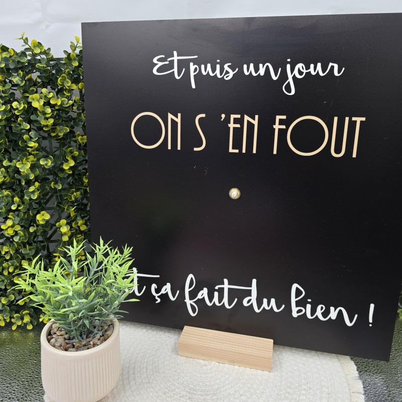Horloge 40/40 "Et puis un jour on s'en fout et ça fait du bien !"