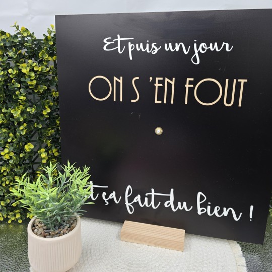 Horloge 40/40 "Et puis un jour on s'en fout et ça fait du bien !"