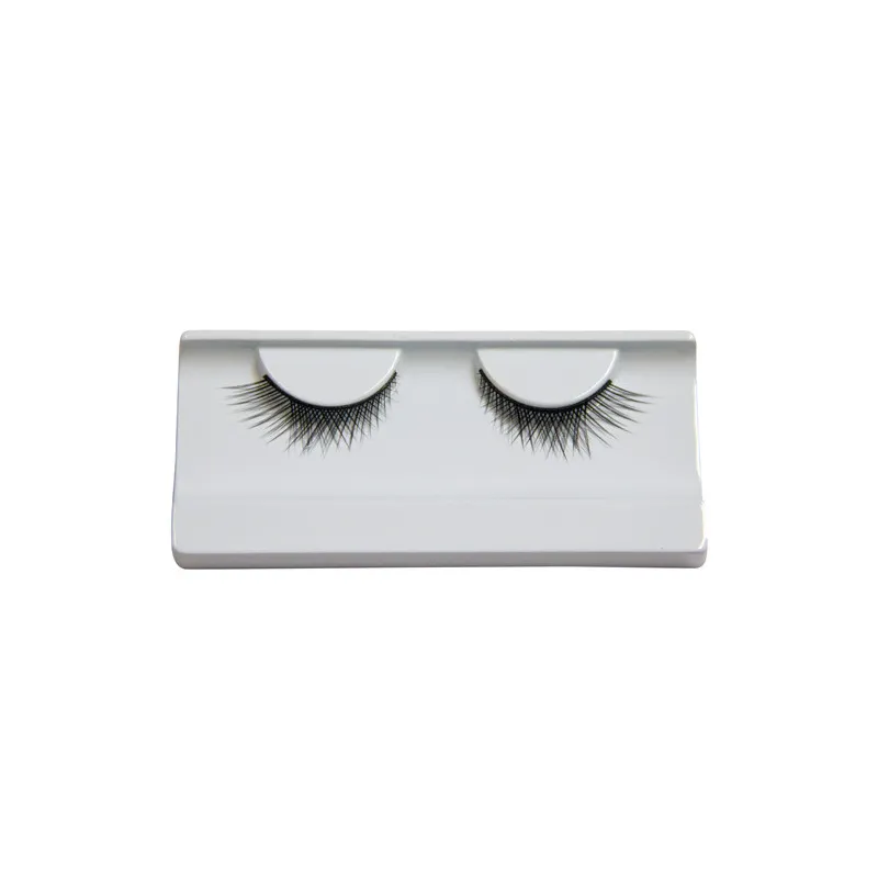 Faux cils asymétriques et croisés femme noir