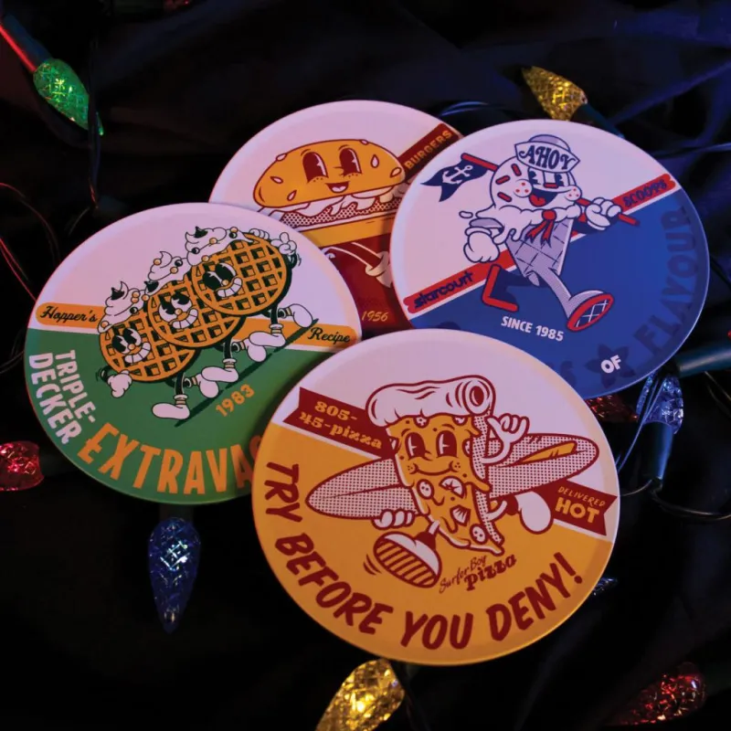 STRANGER THINGS - 4 Dessous de Verres Gravés en Métal
