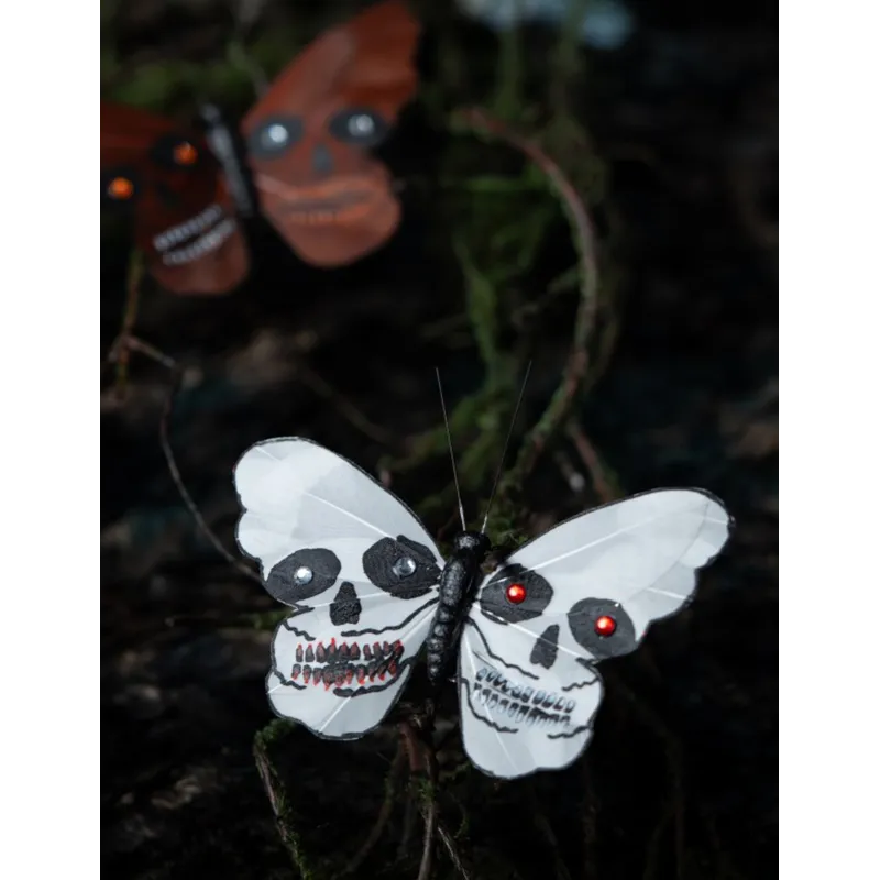 http://www.vegaoopro.com/images/rep_art/gra/347/3/347317/4-papillons-tete-de-mort-13-x-10-cm_347317_2.jpg