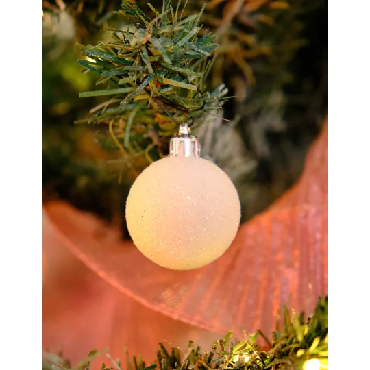 http://www.vegaoopro.com/images/rep_art/gra/335/9/335915/18-mini-boules-de-noel-blanches-3-cm_335915_2.jpg