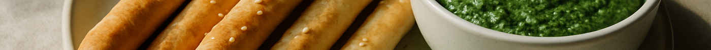 Gressins à la sauce aux épinards