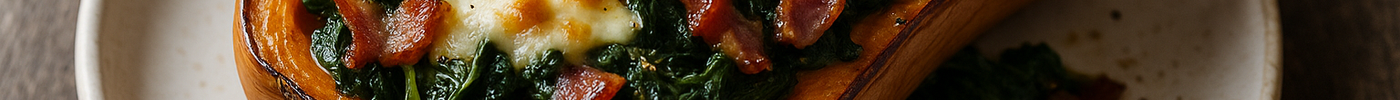 Courge butternut rôtie farcie aux épinards, bacon et fromage