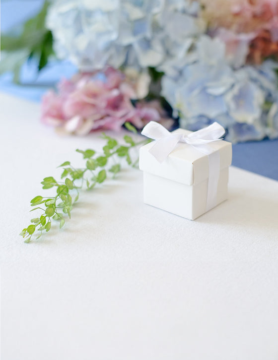10 boîtes en carton blanches avec ruban 5,2 x 5,2 cm pour mariage