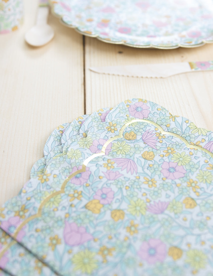 16 Serviettes festonnées en papier shabby or 33 x 33 cm à fleurs