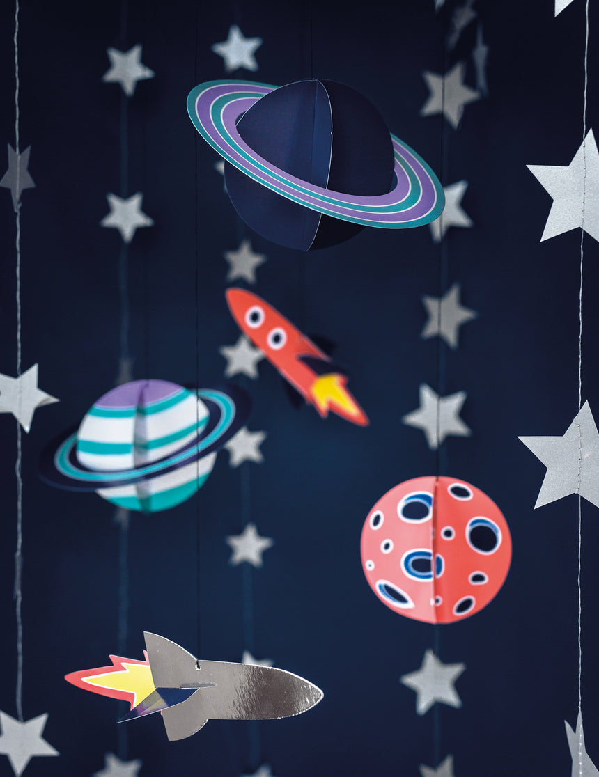 5 Suspensions en carton space adventure 17 x 10 - 19 x 7 cm