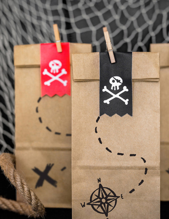6 Sacs cadeaux en papier kraft fête de pirate 8 x 18 x 6 cm
