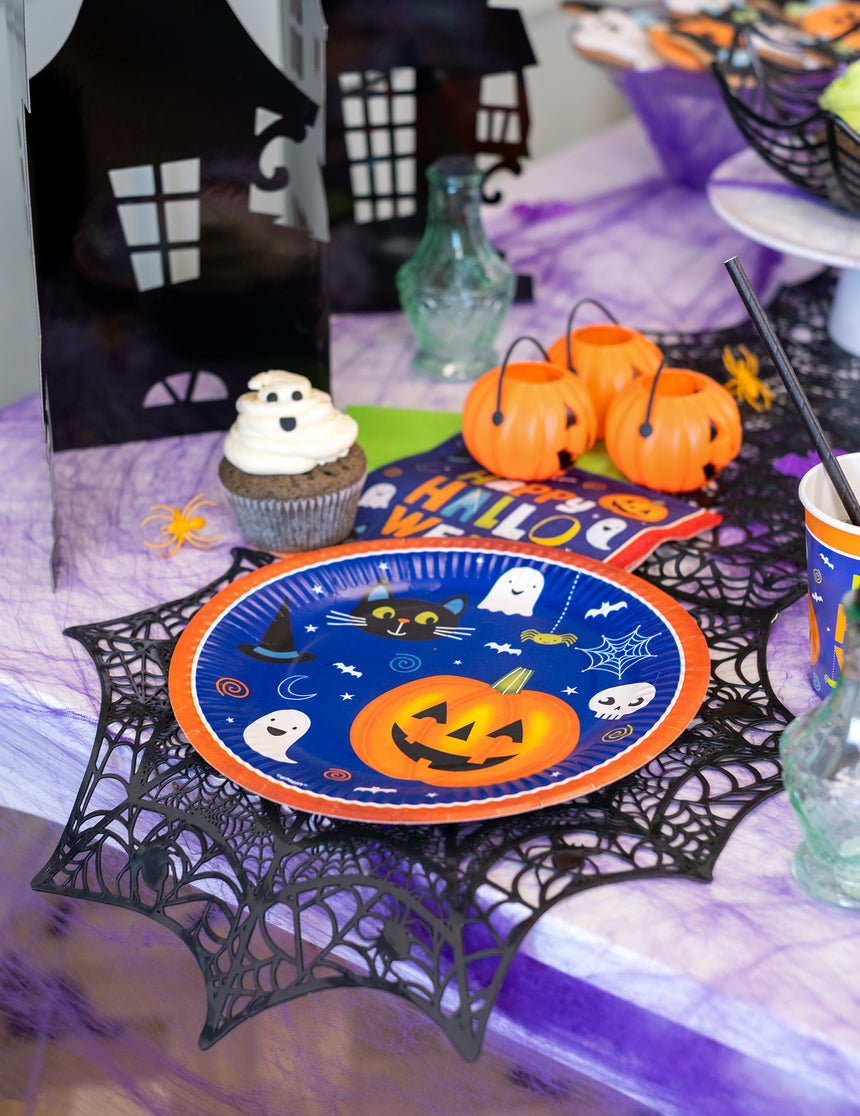 8 Assiettes en carton Halloween Friends 23 cm