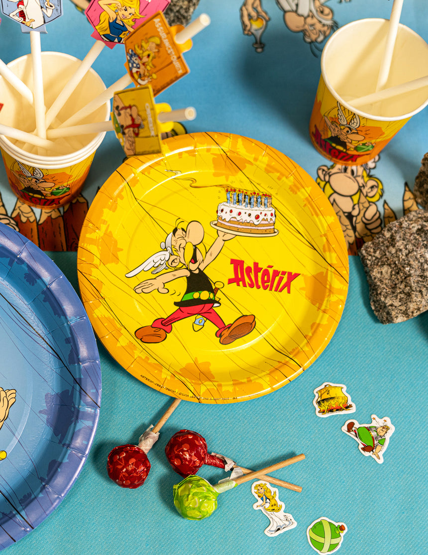 8 Petites assiettes carton Astérix 18 cm