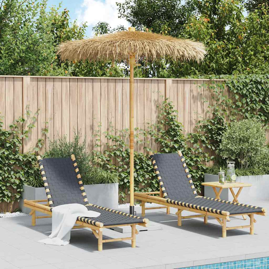 Parasol Van Bamboe Met Dak Van Bananenbladeren