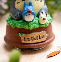 MON VOISIN TOTORO - Totoro joue de l'ocarina - Grande statue musicale