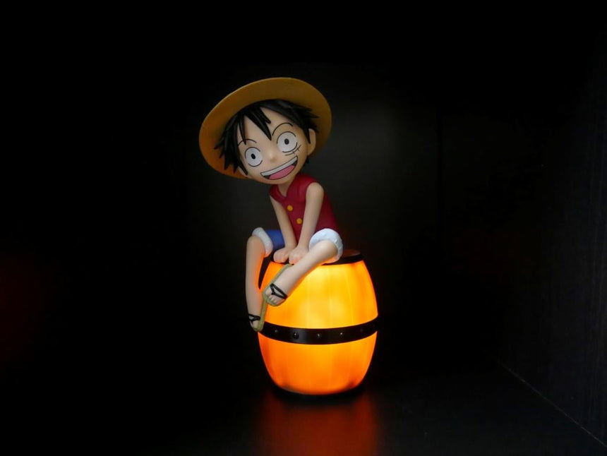 ONE PIECE - Luffy sur Tonneau - Figurine Lumineuse - 27 cm