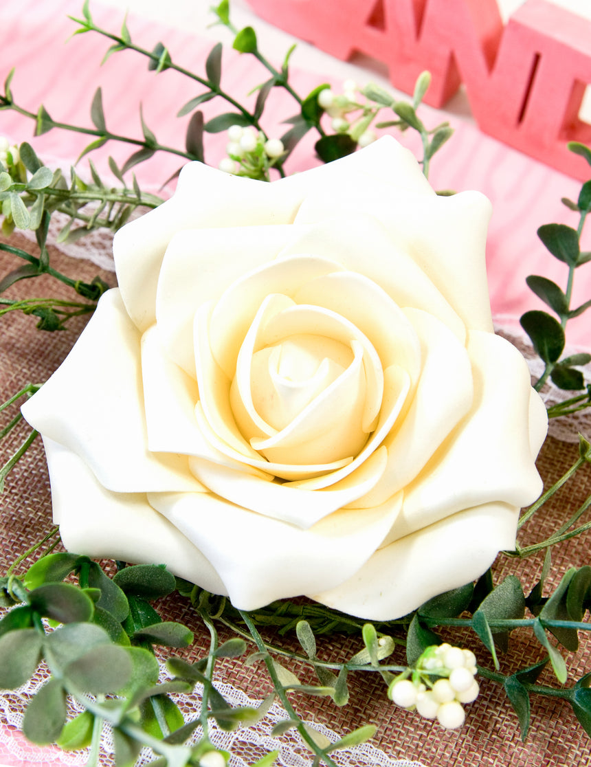 Centre de table rose et feuillage ivoire 18 cm mariage champêtre