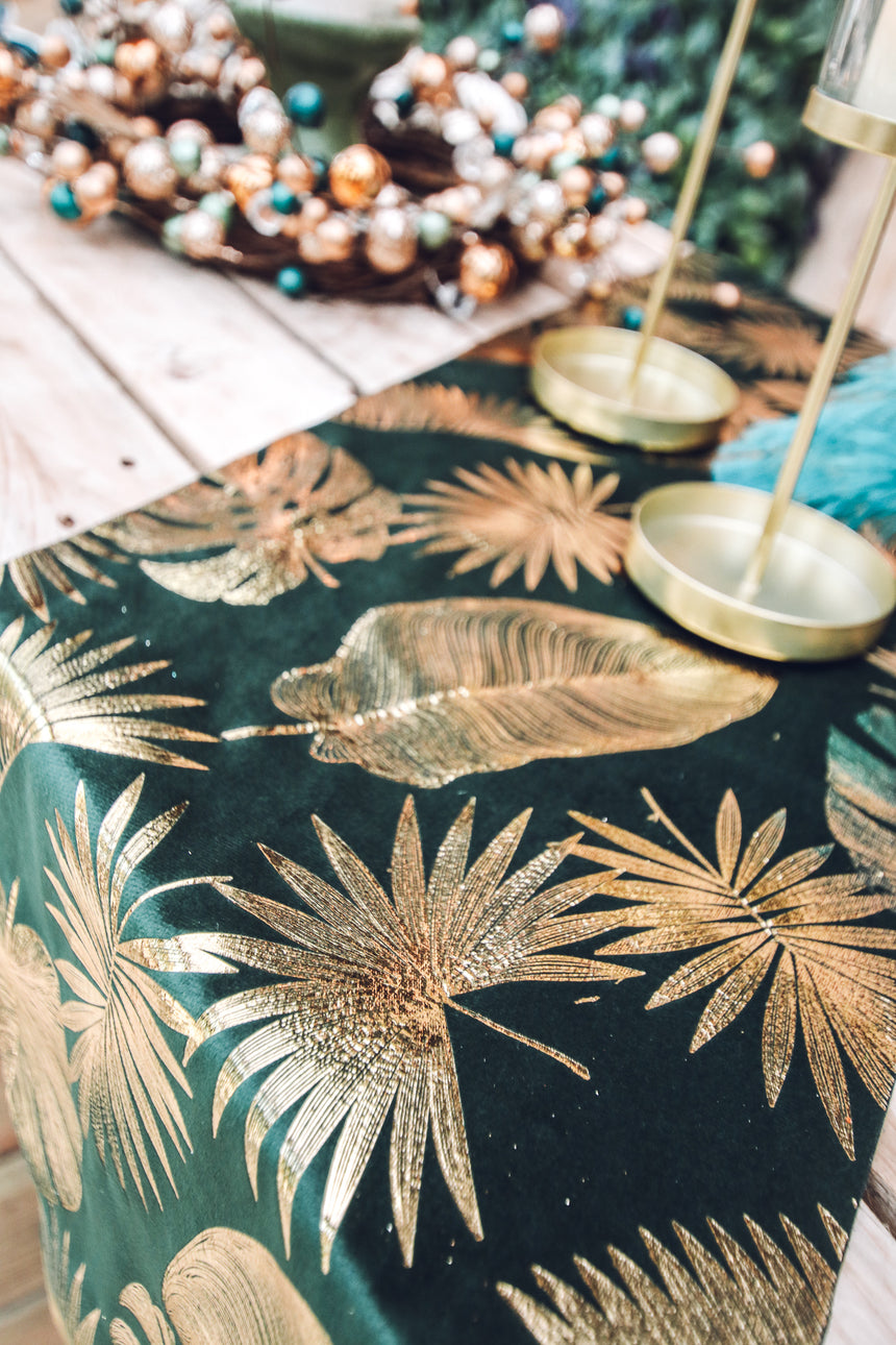 Chemin de table en velours vert feuilles dorées 28 cm x 3 m tropical chic