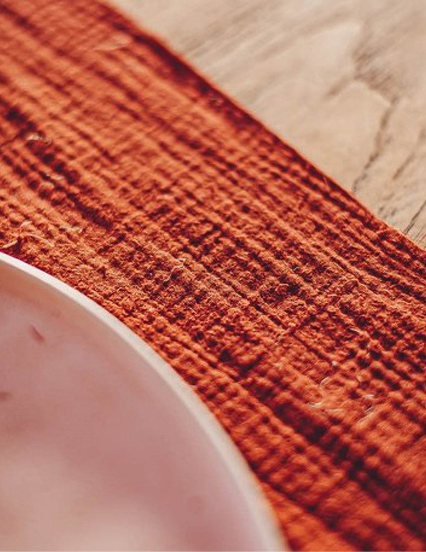 Chemin de table gaze de coton terracotta bordeaux 30 cm x 3 m bohème
