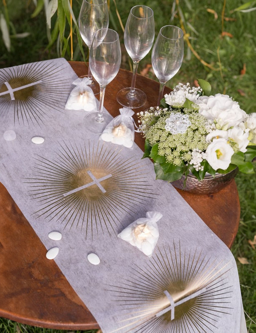 Chemin de table intissé de cérémonie doré 5 m x 30 cm avec croix