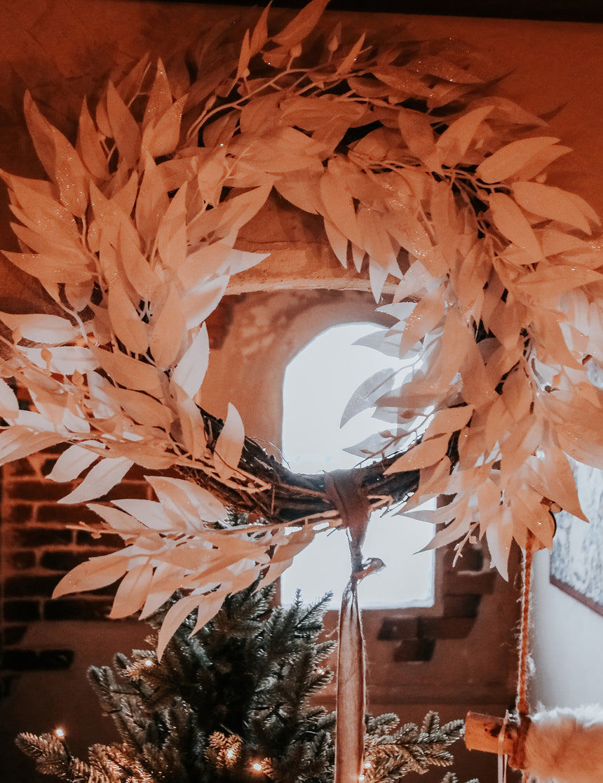 Couronne de feuilles blanches à paillettes 50 cm, décoration de Noël