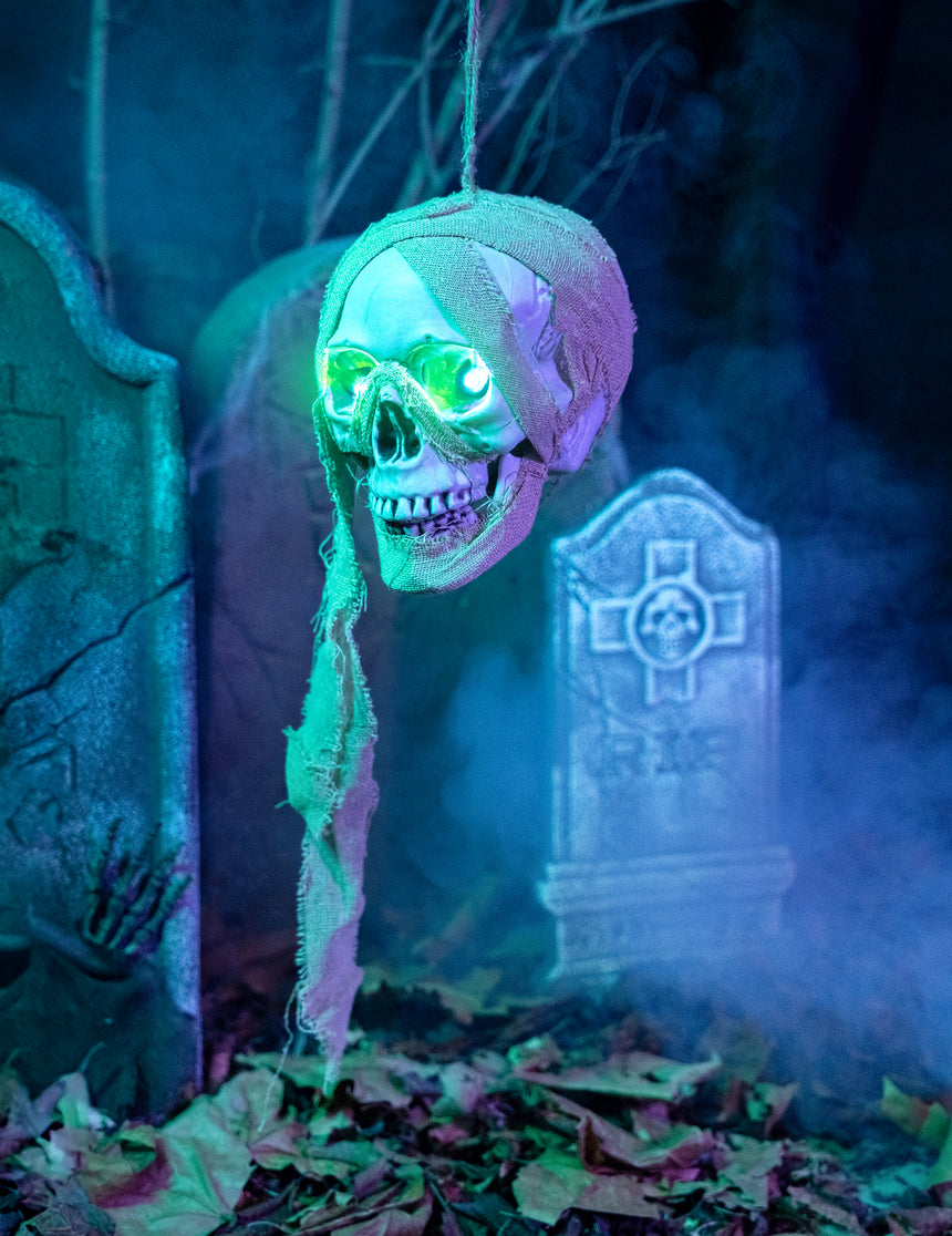 Décoration lumineuse tête de mort pirate à suspendre 53 cm