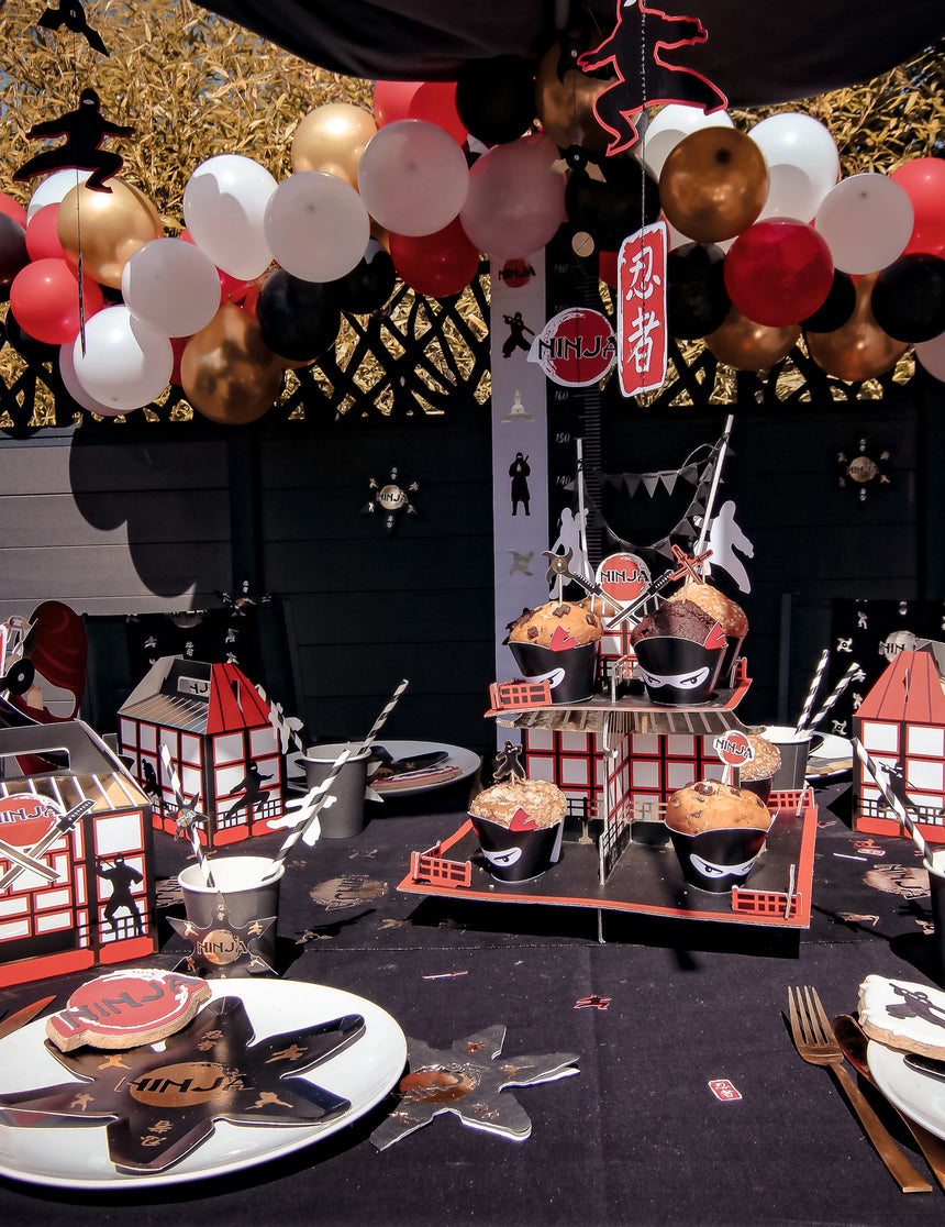 Kit arche de 60 ballons rouges, noirs, or et blanc pour anniversaire