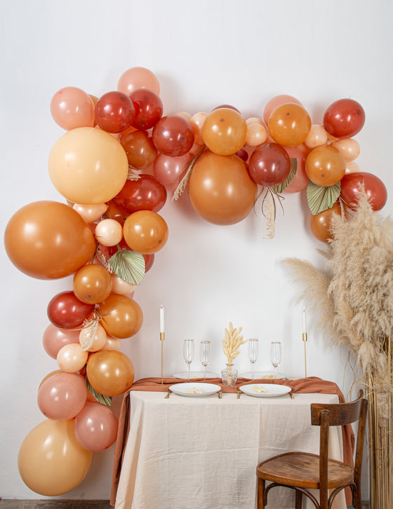 Kit arche de 70 ballons boho avec pampa et feuilles séchées terracotta