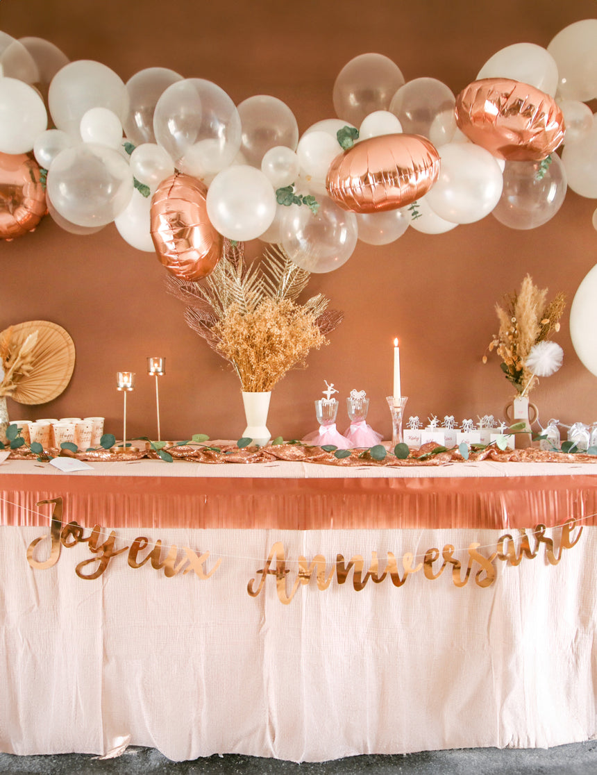Kit arche de 70 ballons rose gold avec eucalyptus et roses