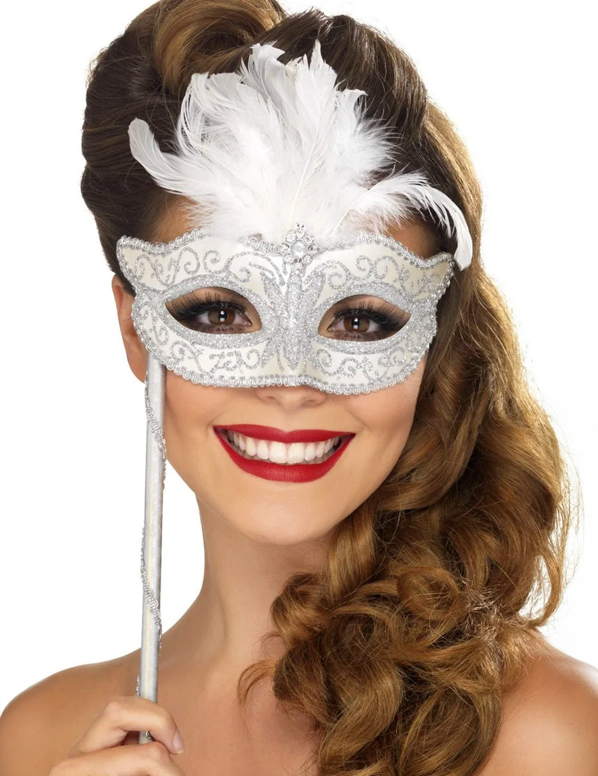 Loup vénitien argent avec plumes blanches adulte